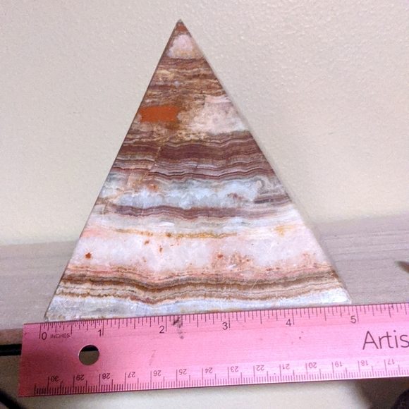 Banded Onyx Pyramid From Iran 5.75" Tall & Over 2 lbs​ - Picture 14 of 15